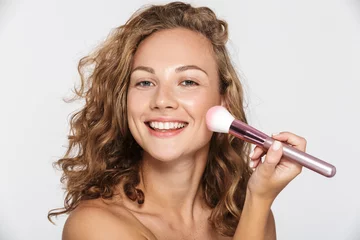 From Basic to Breathtaking: 3 Easy Makeup Hacks You Need to Try!Mixing foundation and moisturizer