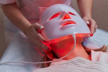 What Features Should You Look for When Purchasing an LED Facial Mask to Reduce Wrinkles?