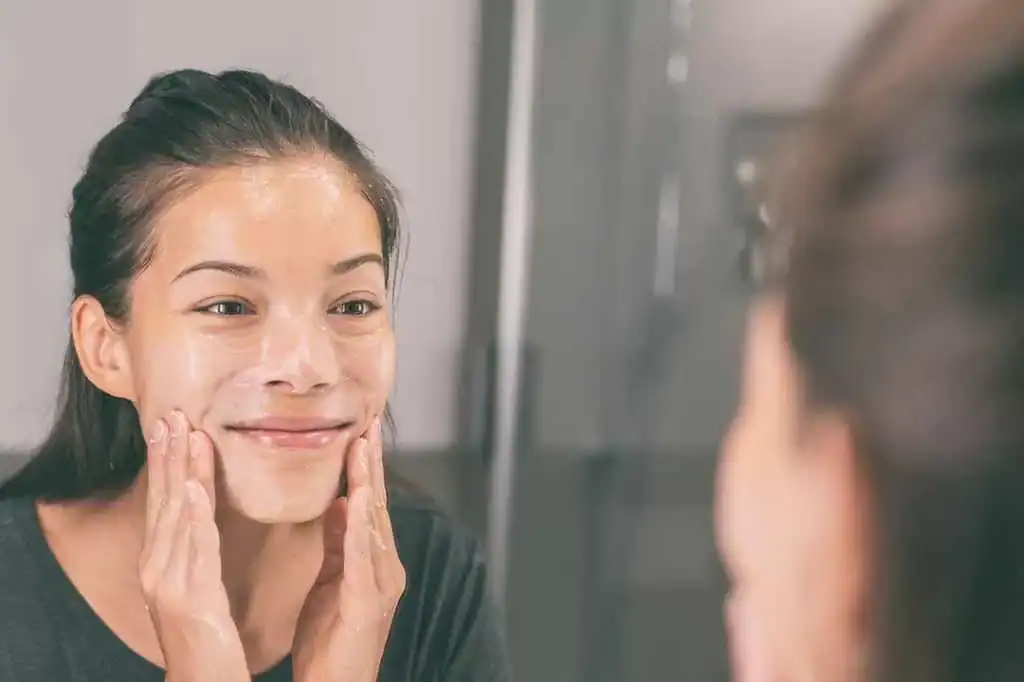 Image of a girl using: Skin Whitening, Glass Skin & Slugging: Full Skincare product